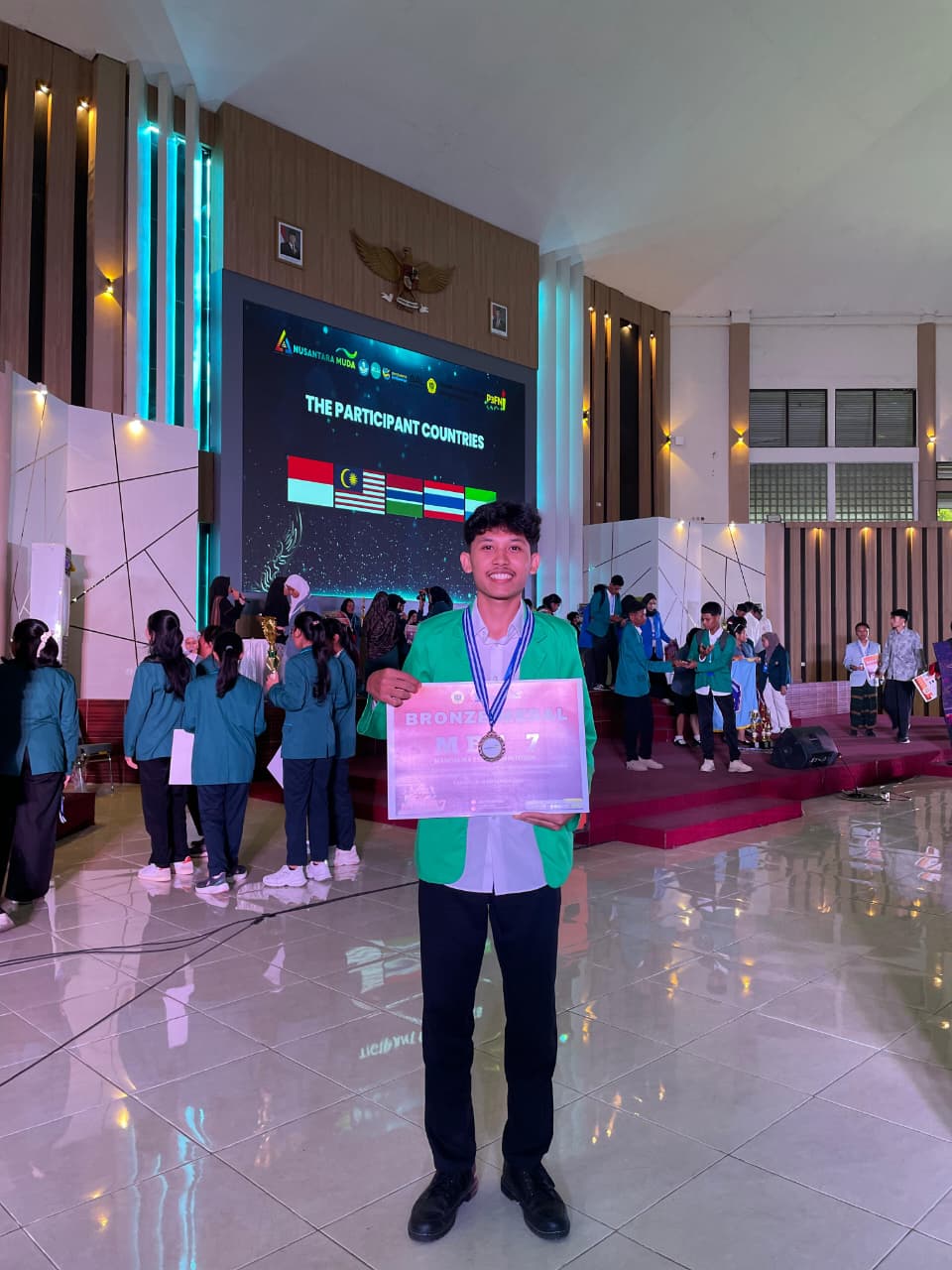 BRONZE MEDAL MANDALIKA ESSAY COMPETITION 7 DI LOMBOK